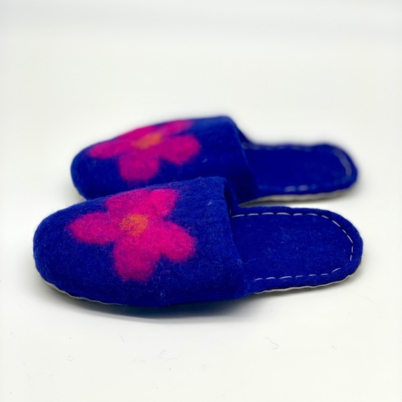 Indoor Slippers Felt Fabric Handmade - Picture 3 of 5